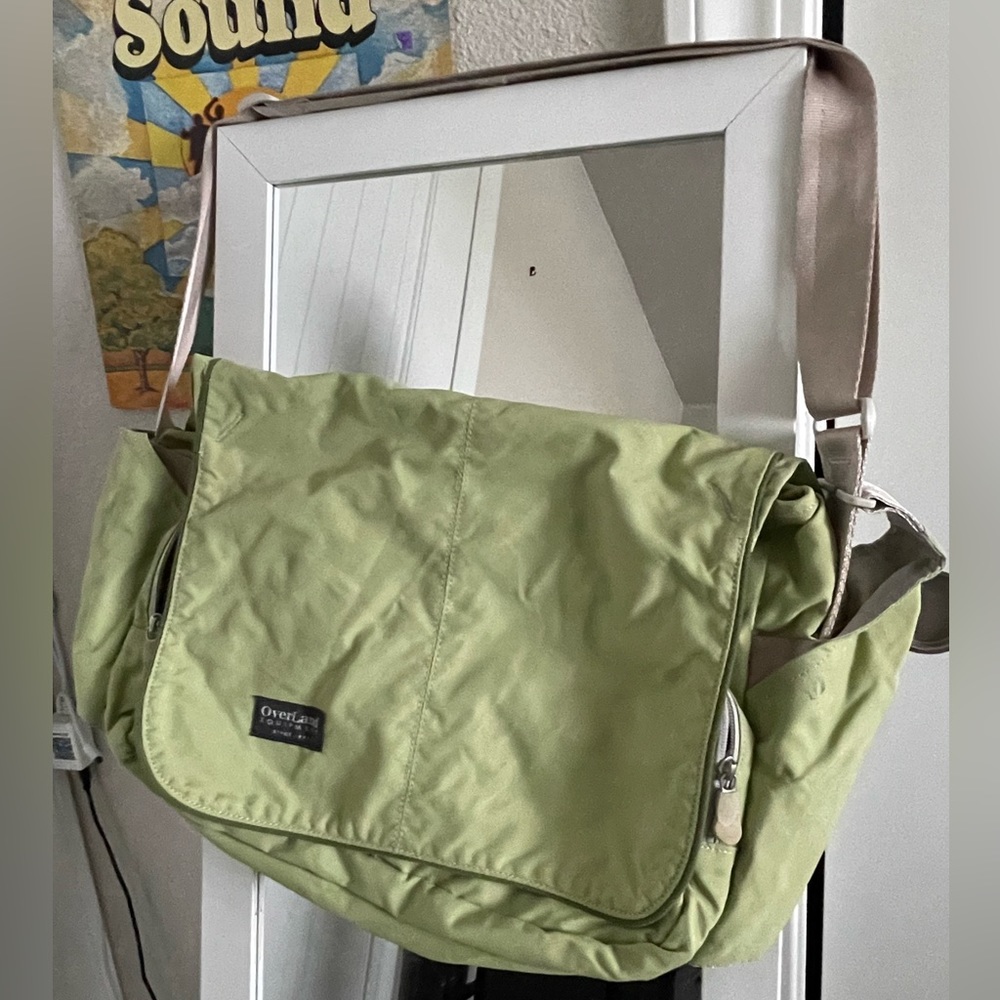 Overland Equipment Bag! No flaws, lots of space, easy to travel with!